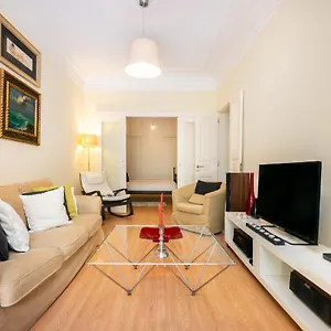 Whome | Alameda Patio Hideaway Lisboa
